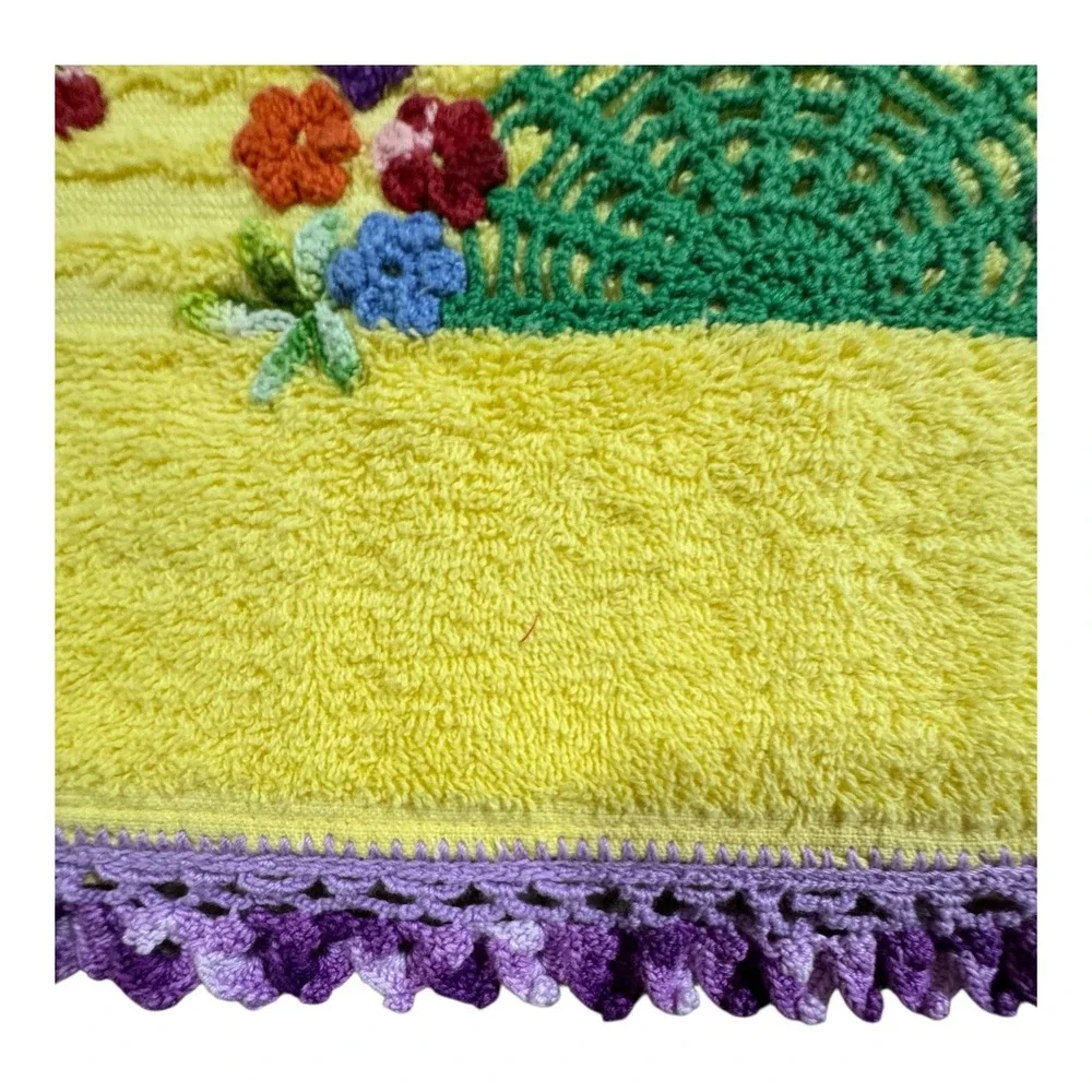 VTG Yellow Crochet Trim Bath Towel Butterfly Flower Basket Embroidery Bath Decor
